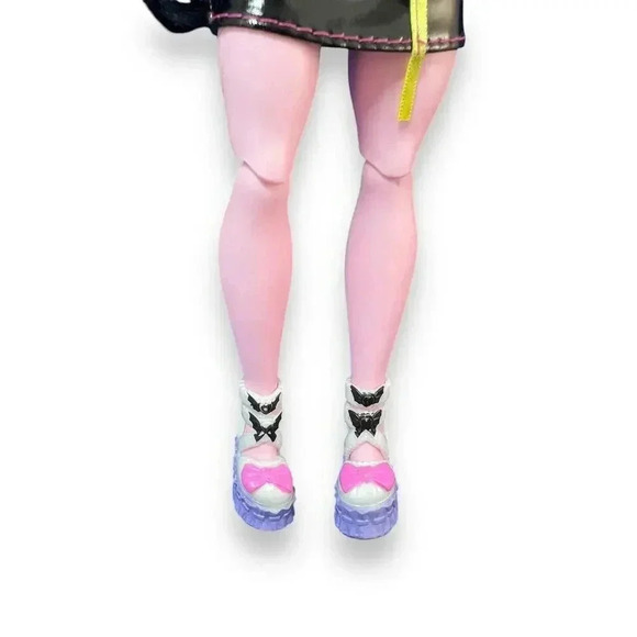 Monster High Skulltime Secrets Neon Frights Draculaura Doll w/ Accessories - Picture 3 of 6